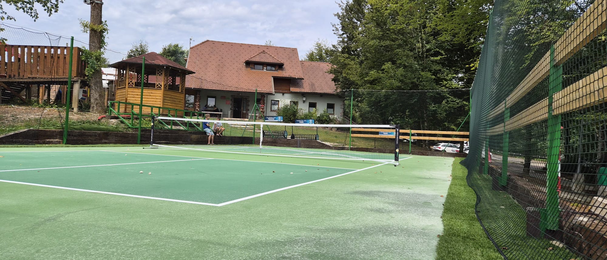 Planinski dom Komenda Pickleball